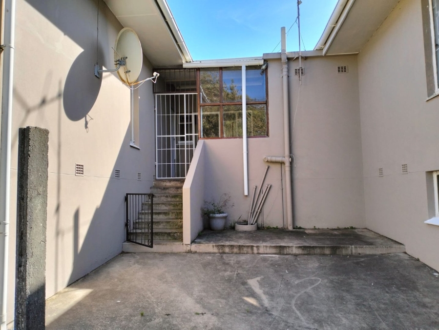 5 Bedroom Property for Sale in Sunnyridge Eastern Cape